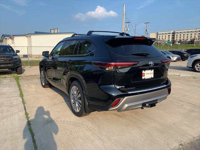 new 2025 Toyota Highlander Hybrid car, priced at $57,322