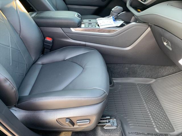new 2025 Toyota Highlander Hybrid car, priced at $57,322