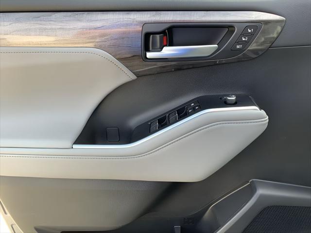 new 2025 Toyota Highlander Hybrid car, priced at $56,278