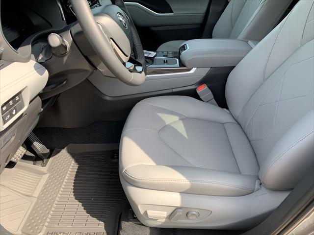 new 2025 Toyota Highlander Hybrid car, priced at $56,278