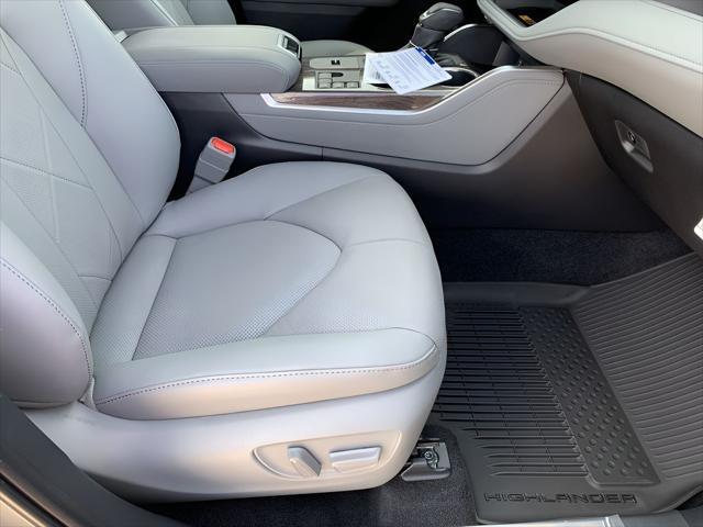 new 2025 Toyota Highlander Hybrid car, priced at $56,278