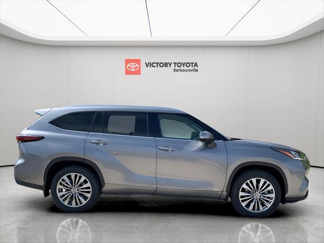 new 2025 Toyota Highlander Hybrid car, priced at $56,278