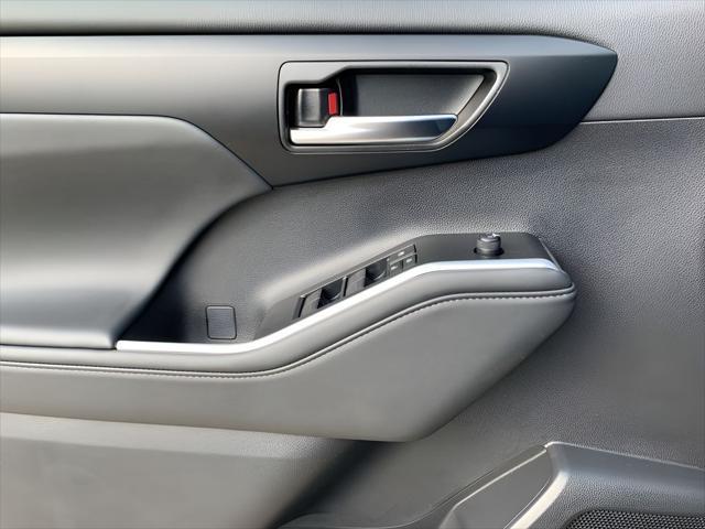 new 2025 Toyota Highlander car, priced at $48,232