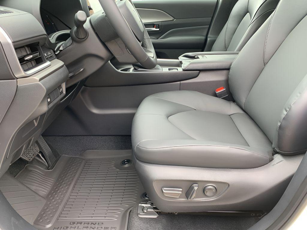 new 2025 Toyota Grand Highlander car, priced at $44,874