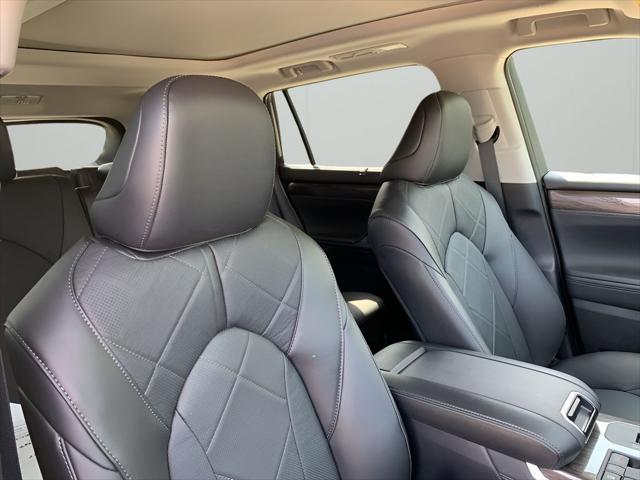 new 2025 Toyota Highlander Hybrid car, priced at $58,011