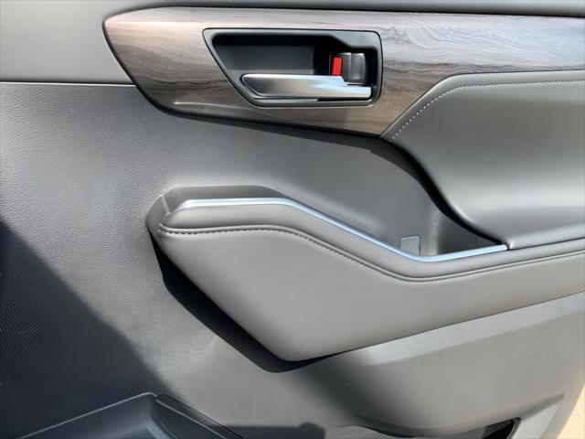 new 2025 Toyota Highlander Hybrid car, priced at $58,011