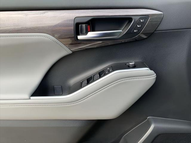 new 2025 Toyota Highlander car, priced at $53,692