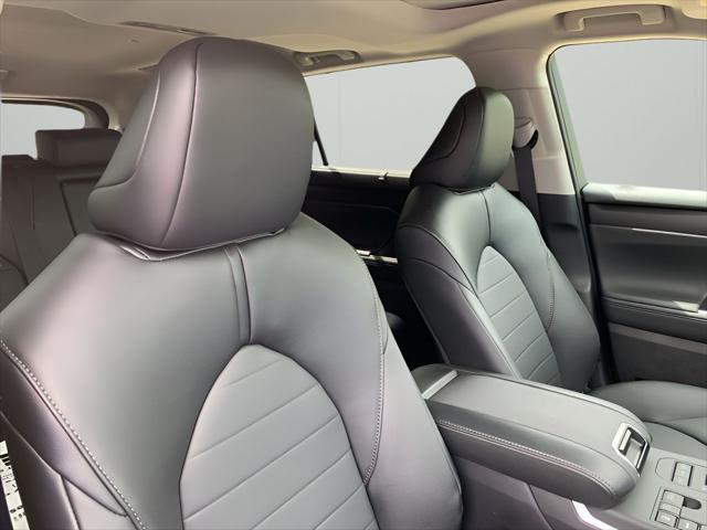 new 2025 Toyota Highlander car, priced at $49,412