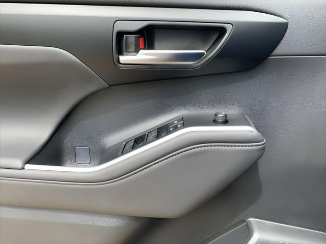 new 2025 Toyota Highlander car, priced at $49,412