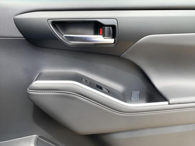 new 2025 Toyota Highlander car, priced at $49,412