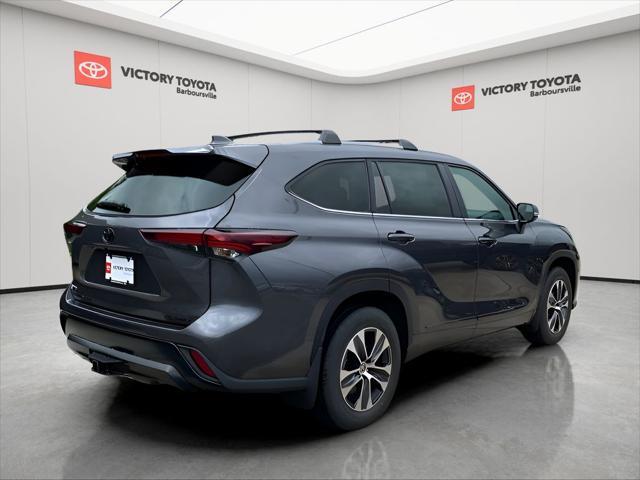 new 2025 Toyota Highlander car, priced at $49,412