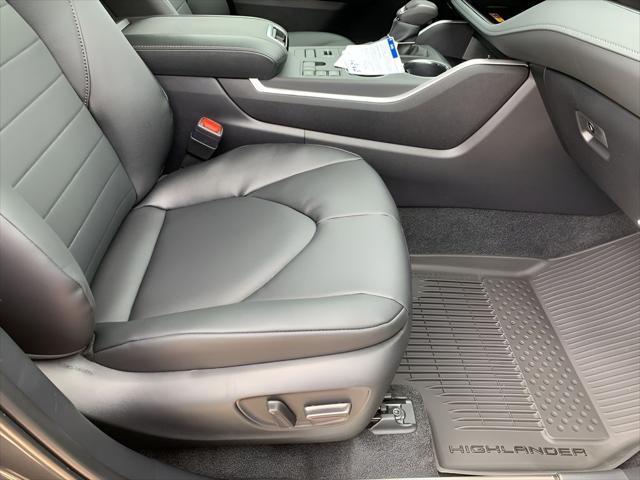 new 2025 Toyota Highlander car, priced at $49,412