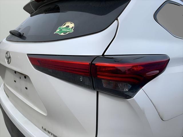 used 2022 Toyota Highlander car, priced at $31,588