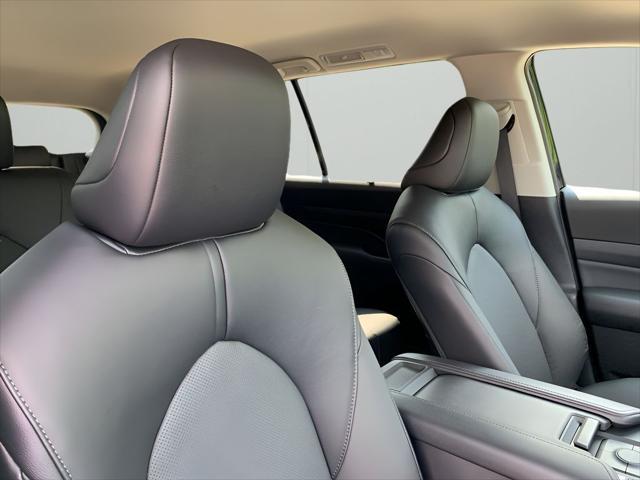 new 2025 Toyota Grand Highlander car, priced at $47,233