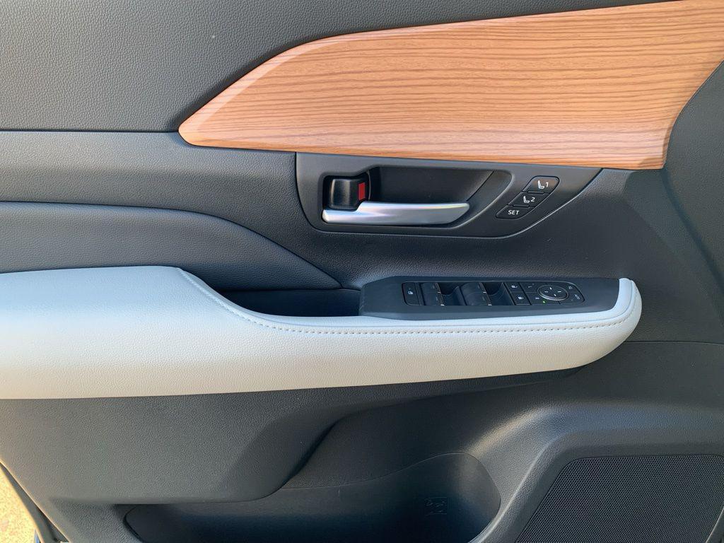 new 2025 Toyota Grand Highlander car, priced at $57,107