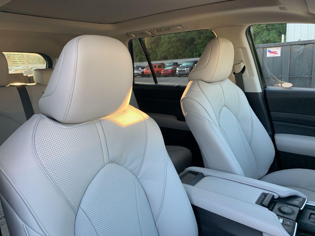 new 2025 Toyota Grand Highlander car, priced at $57,107