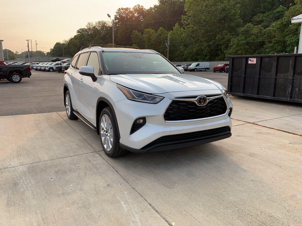 new 2025 Toyota Highlander car, priced at $52,104