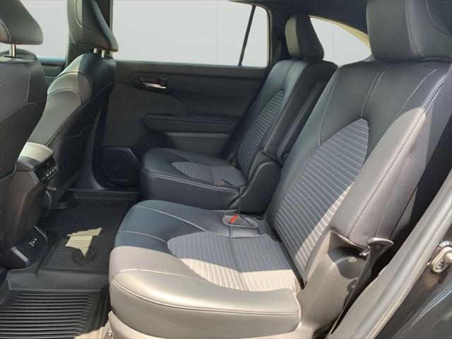 used 2022 Toyota Highlander car, priced at $39,588