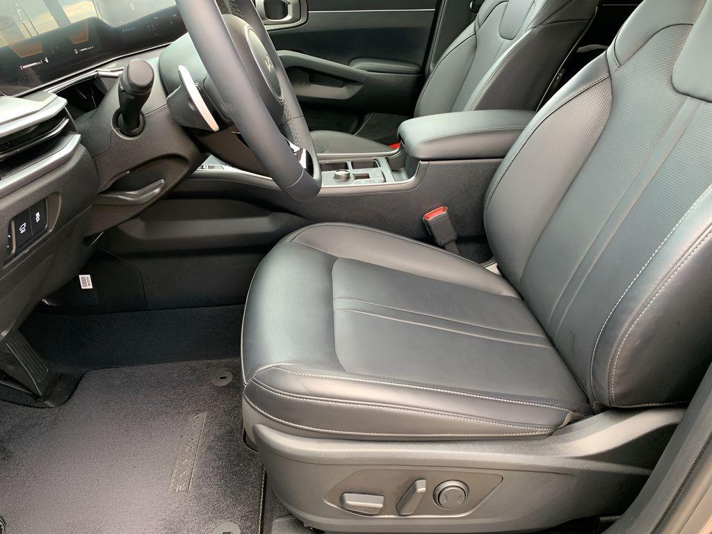 used 2025 Kia Sorento Hybrid car, priced at $35,988