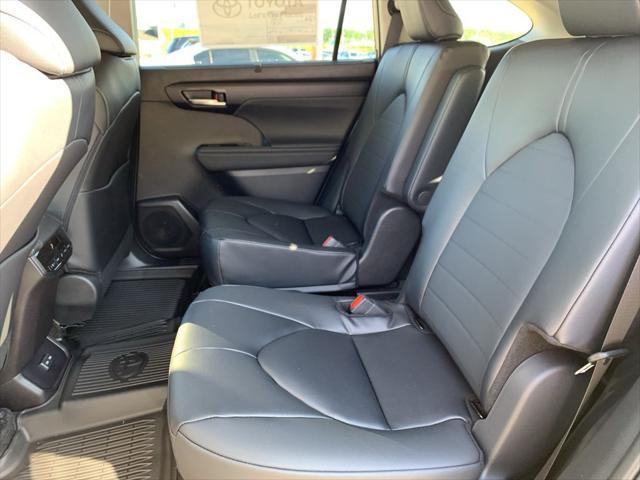 new 2025 Toyota Highlander car, priced at $47,676