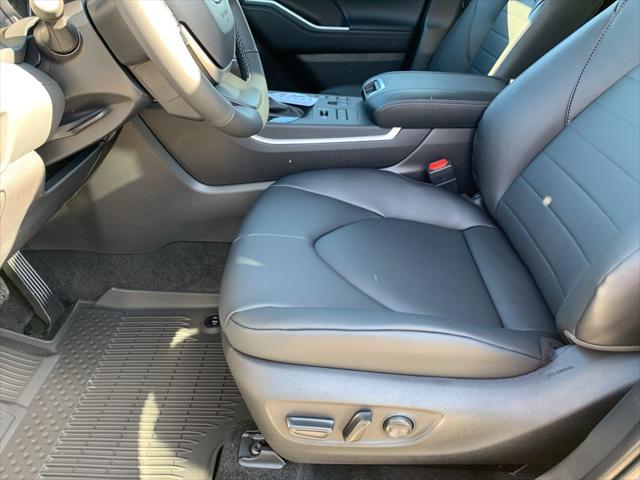 new 2025 Toyota Highlander car, priced at $47,676