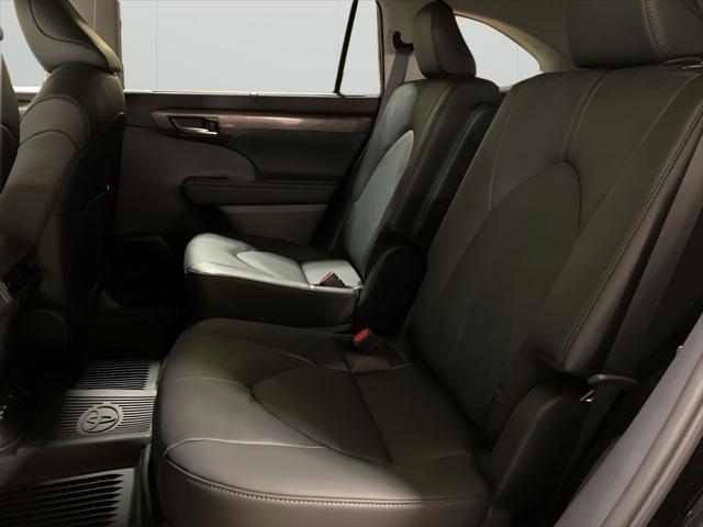 new 2025 Toyota Highlander car, priced at $54,143