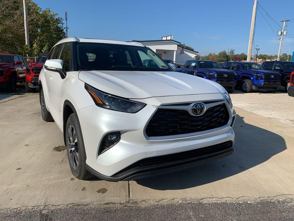 new 2026 Toyota Highlander car, priced at $47,628