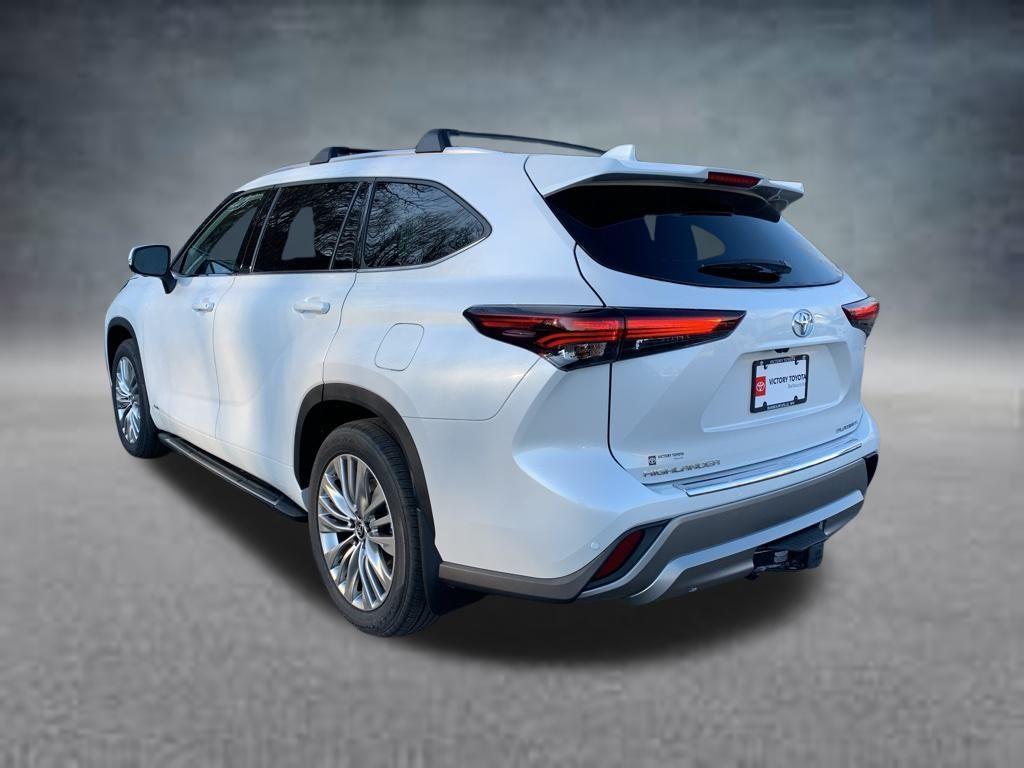 new 2025 Toyota Highlander Hybrid car, priced at $58,216