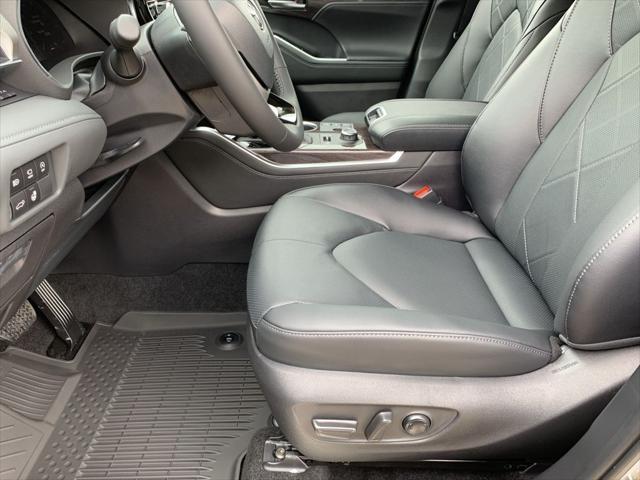 new 2025 Toyota Highlander car, priced at $54,923
