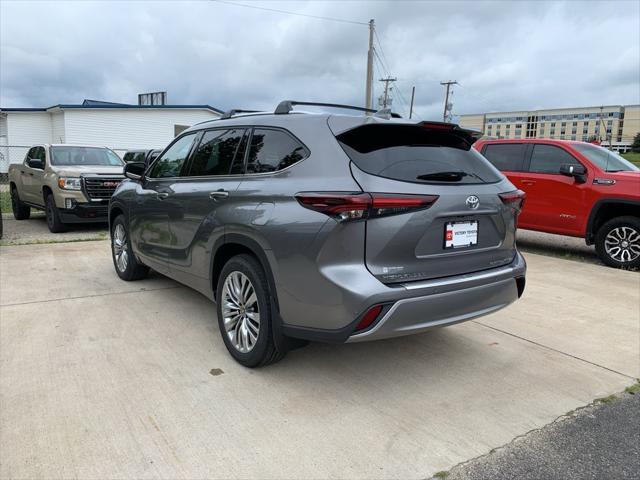 new 2025 Toyota Highlander car, priced at $54,923