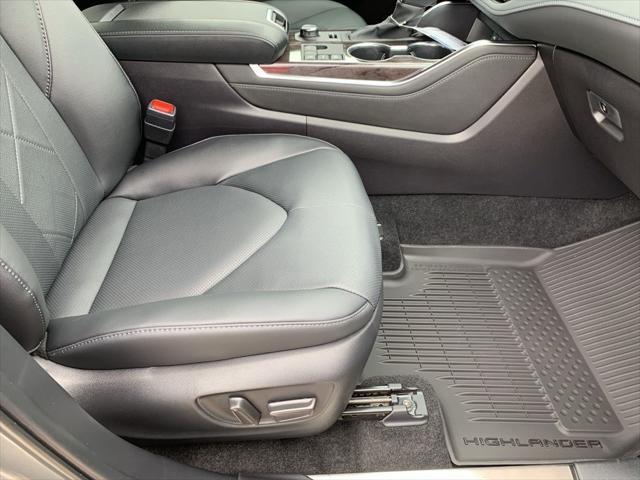 new 2025 Toyota Highlander car, priced at $54,923