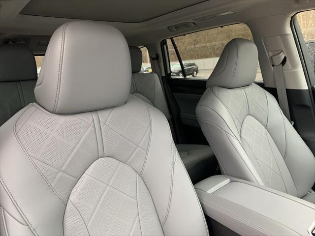 new 2025 Toyota Highlander car, priced at $54,248
