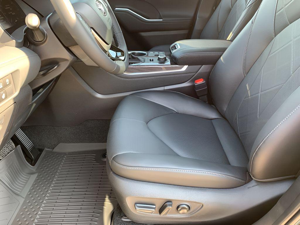 new 2025 Toyota Highlander car, priced at $51,430