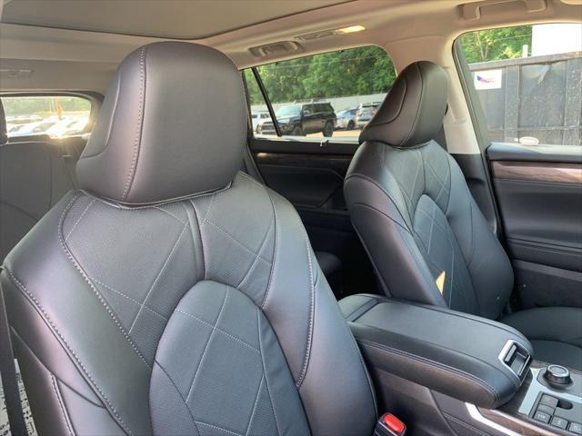 new 2025 Toyota Highlander car, priced at $55,546