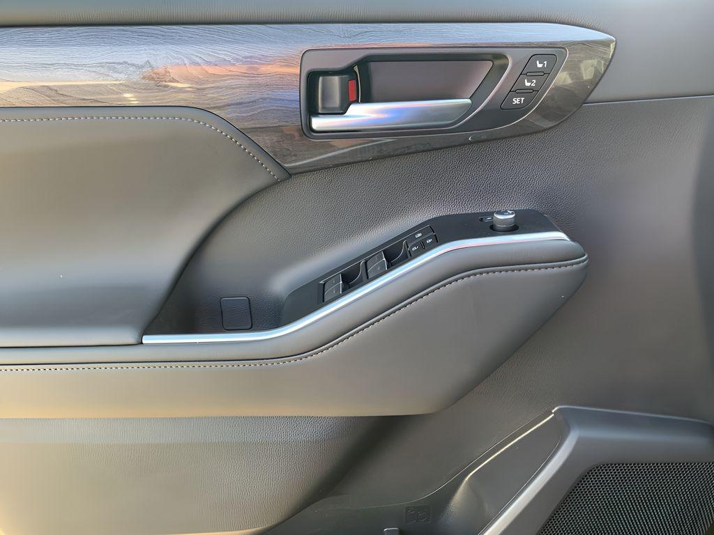 new 2025 Toyota Highlander car, priced at $51,430