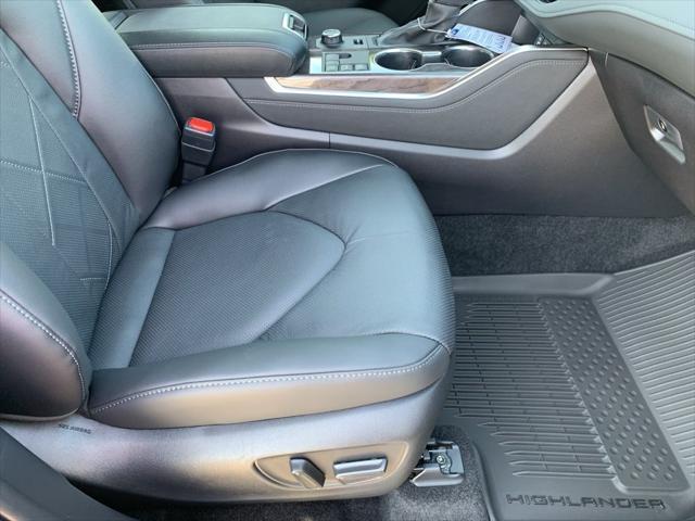 new 2025 Toyota Highlander car, priced at $55,546