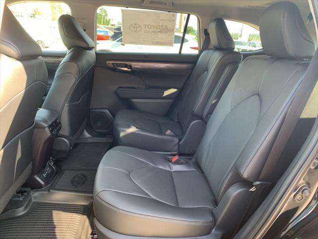 new 2025 Toyota Highlander car, priced at $55,546