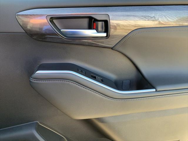 new 2025 Toyota Highlander car, priced at $55,546