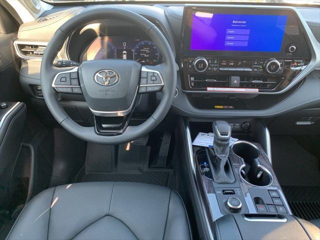 new 2025 Toyota Highlander car, priced at $55,546