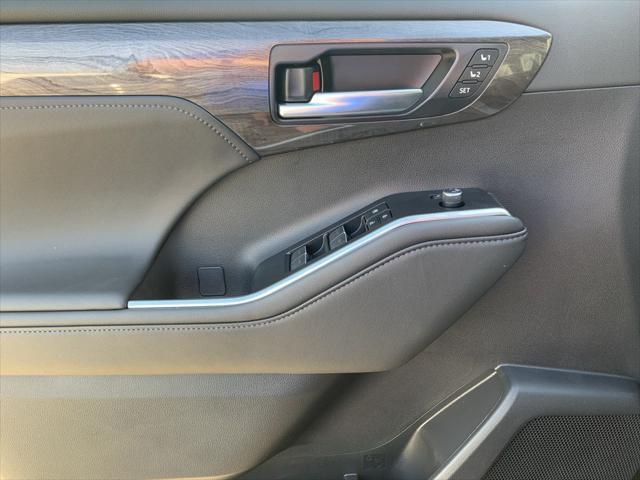 new 2025 Toyota Highlander car, priced at $55,546