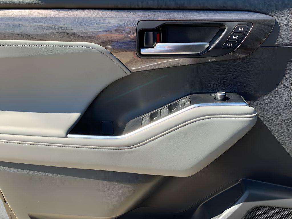 new 2025 Toyota Highlander car, priced at $52,185