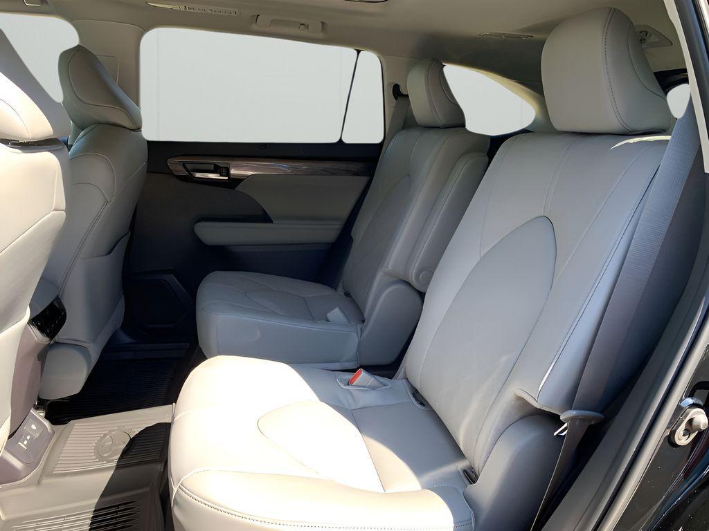 new 2025 Toyota Highlander car, priced at $52,185