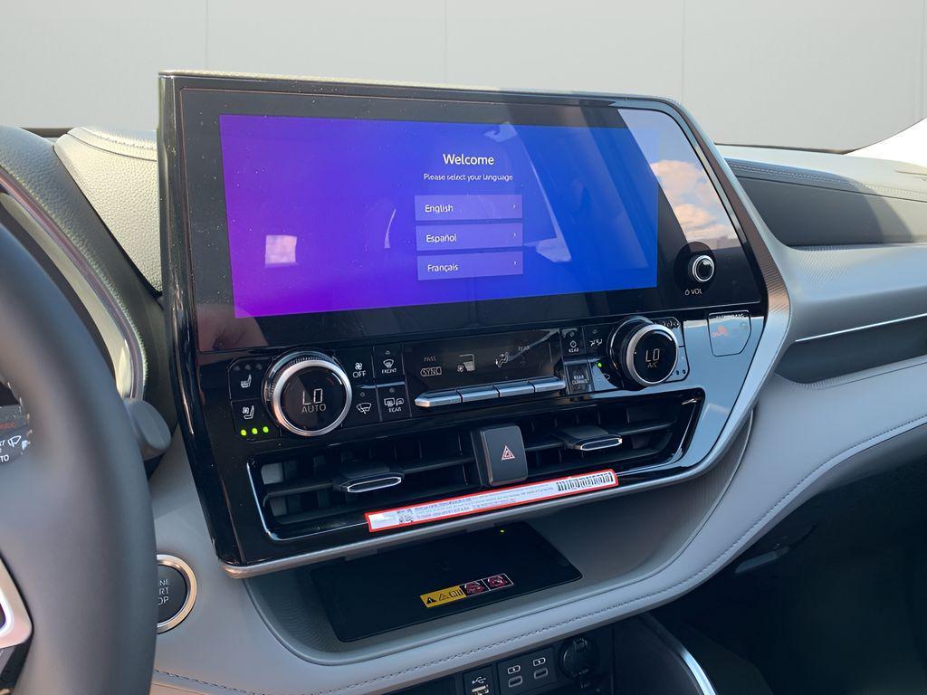 new 2025 Toyota Highlander car, priced at $52,185