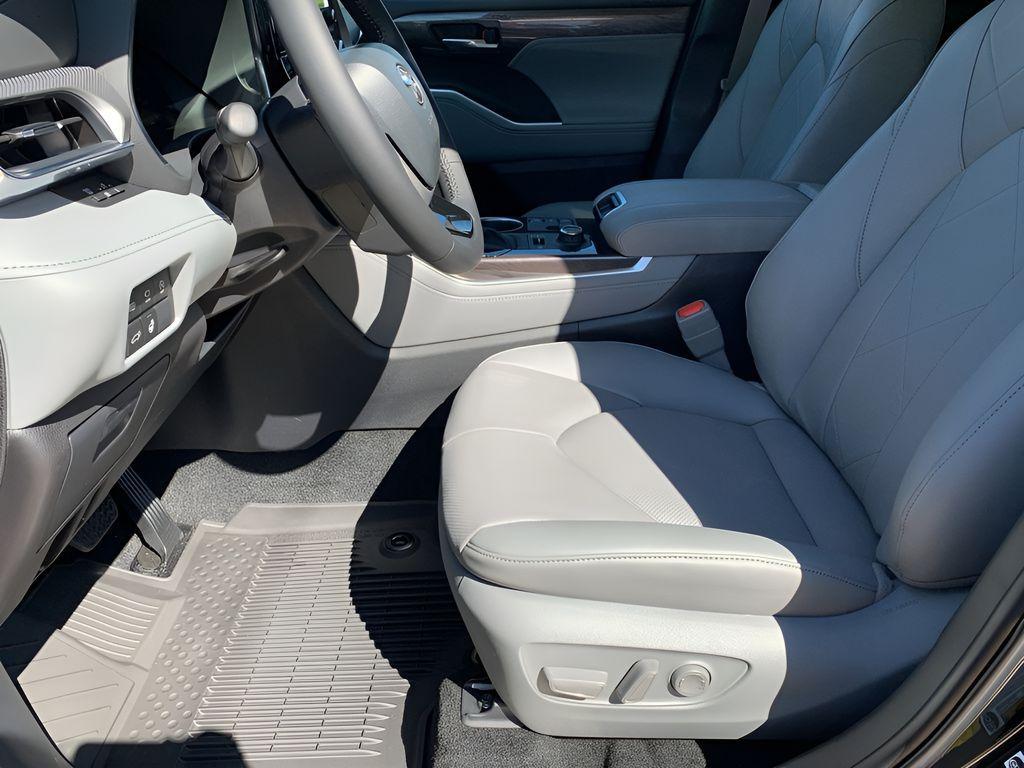 new 2025 Toyota Highlander car, priced at $52,185