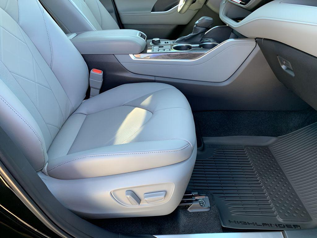 new 2025 Toyota Highlander car, priced at $52,185