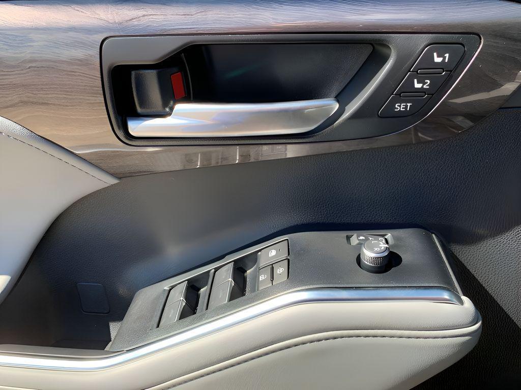 new 2025 Toyota Highlander car, priced at $52,185