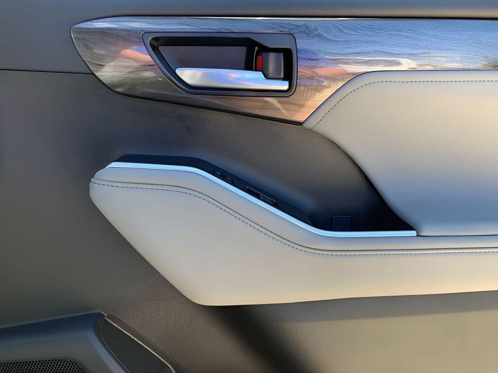 new 2025 Toyota Highlander car, priced at $52,185