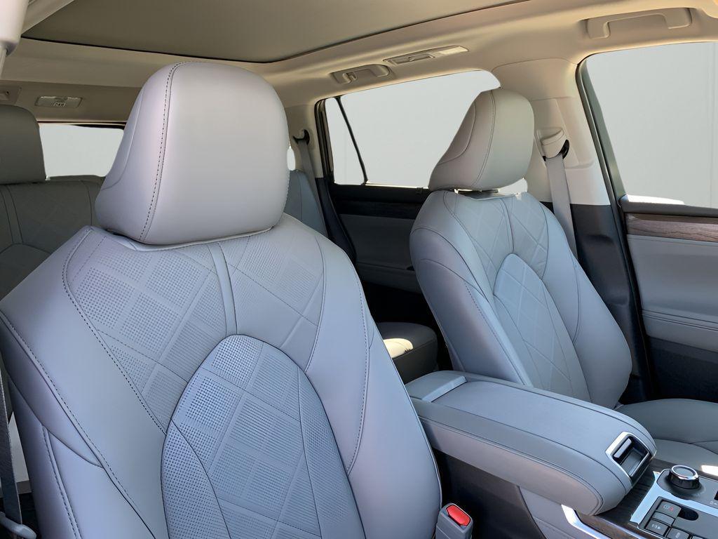new 2025 Toyota Highlander car, priced at $52,185