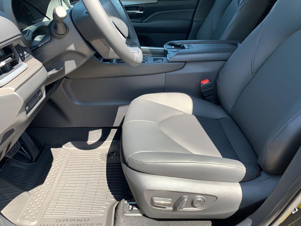 new 2025 Toyota Grand Highlander car, priced at $44,886