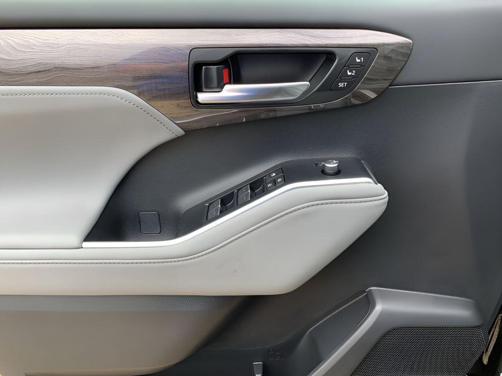 new 2025 Toyota Highlander car, priced at $50,760